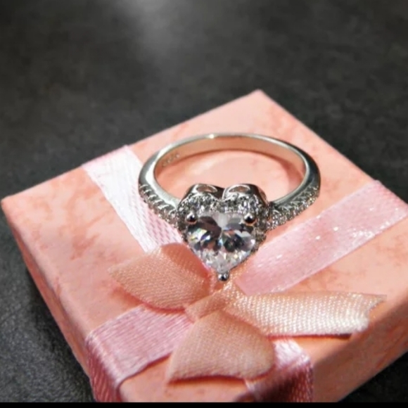 Stunning Sterling Silver 925 Heart ❤️ Ring - Picture 6 of 7